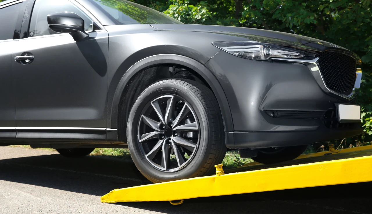Car loading onto the tow truck in Melbourne
